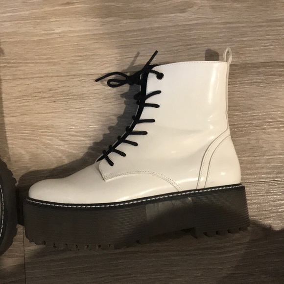 White platform shoes - Picture 2 of 3